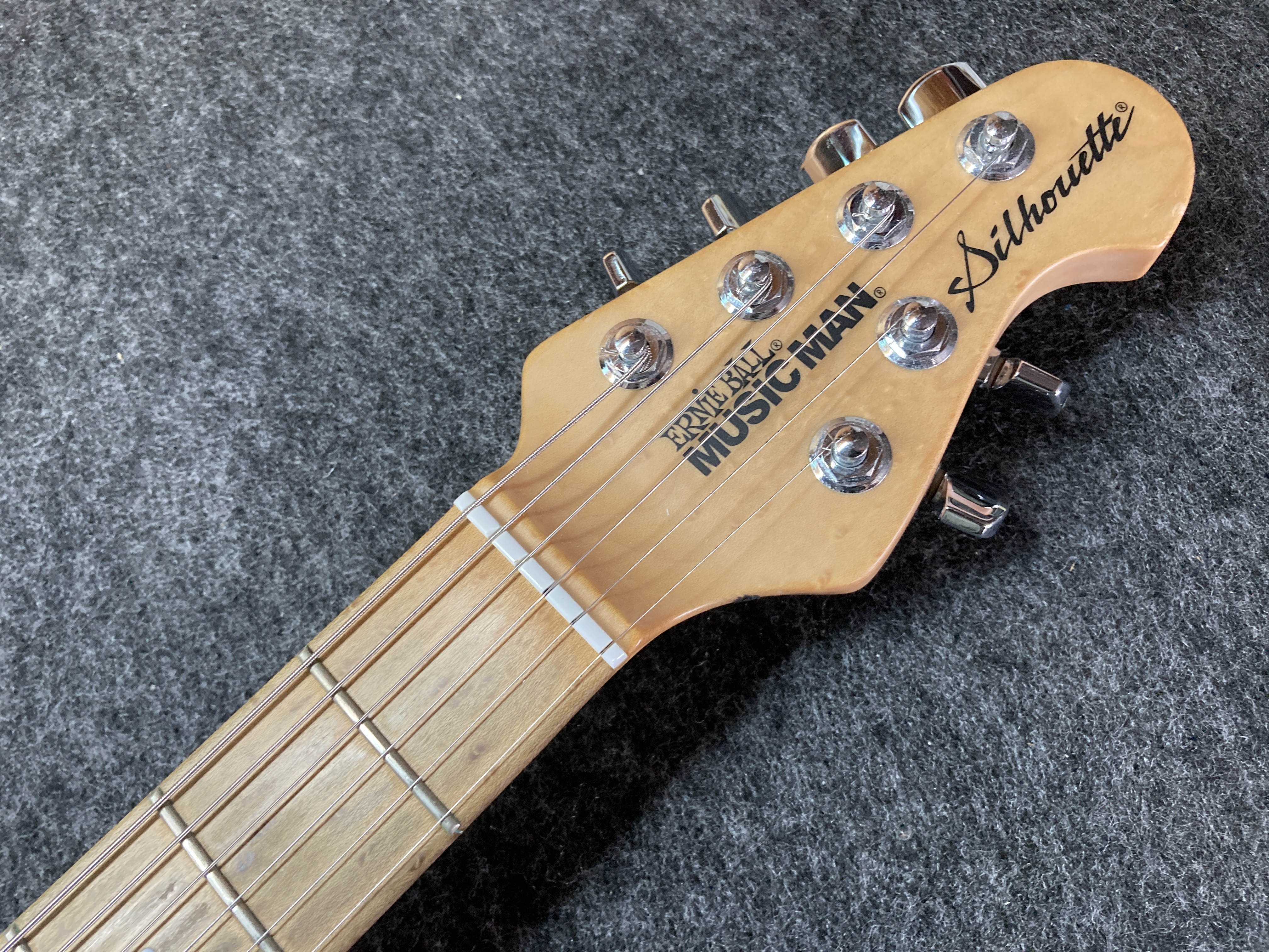 ミュージックマン シルエット ピックガード 【公式通販】